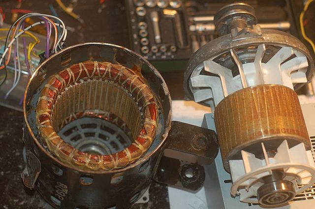 موتور تاور کرین دلایل تغییر سیستم تابلو برق های قدیمی تاورکرین ها با تابلو های پی ال سی